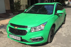 Chevrolet Cruze giá 769 triệu "khoác áo" Taxi tại Hà Nội