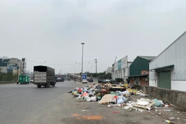 Hà Nội: Rác, phế thải, ô nhiễm…gây mất mỹ quan đô thị