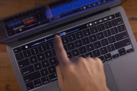 Vì sao Apple loại bỏ Touch Bar trên MacBook Pro?