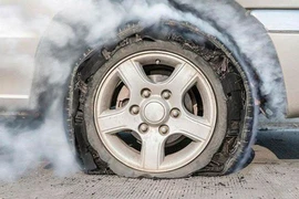 Những tác hại nghiêm trọng khi vận hành ô tô trong tình trạng lốp non hơi