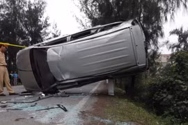 Nguyên nhân nào khiến ô tô dễ bị lật?