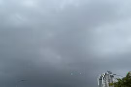 Tại sao khi trời chuyển mưa mây thường có màu đen?