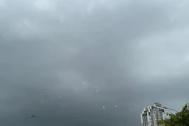 Tại sao khi trời chuyển mưa mây thường có màu đen?