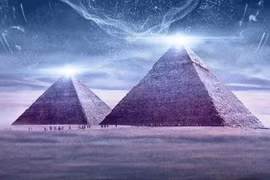 Kim tự tháp bí ẩn "hiện hình" giữa thành phố sau mưa lớn