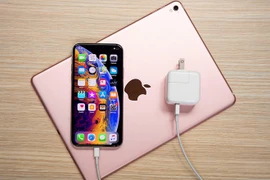 Có nên sạc iPhone bằng bộ sạc của Macbook?