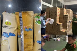 Phát hiện 10 tấn nguyên liệu quá hạn sử dụng để làm kem ở Hà Nội