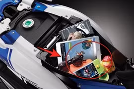 5 vật dụng tuyệt đối không để trong cốp xe máy ngày nắng nóng