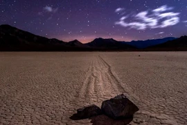 Thực hư “tảng đá biết đi” ở thung lũng Chết