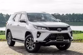 Toyota Fortuner giảm sâu lên tới 150 triệu đồng
