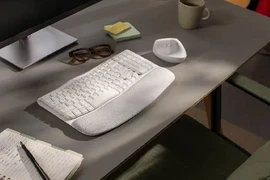 Logitech Wave Keys: Bàn phím công thái học giữ sức khỏe khi làm việc 