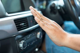 Mẹo dùng điều hòa ô tô vừa mát lại tiết kiệm nhiên liệu trong mùa hè