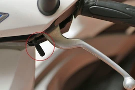 Công dụng bất ngờ của những chi tiết nhỏ trên xe máy