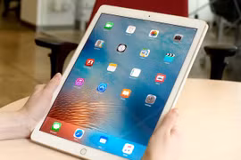Làm thế nào để phân biệt iPad dựng và hàng chuẩn?