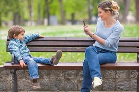 Tránh đăng những ảnh này của con lên mạng xã hội