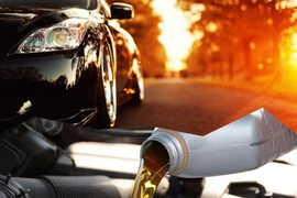 Nắng nóng tác động xấu tới dầu nhớt ô tô