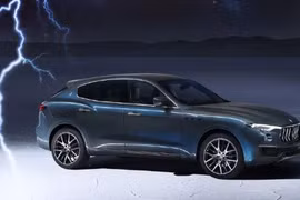 Ô tô điện đi giữa trời mưa sấm chớp có an toàn không?