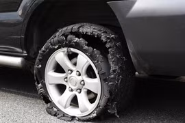 Làm gì để tránh nổ lốp ô tô?