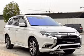 Mitsubishi Outlander giảm sâu gần 120 triệu đồng