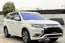 Mitsubishi Outlander giảm sâu gần 120 triệu đồng