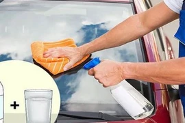Mẹo đơn giản tẩy ố kính ô tô hiệu quả