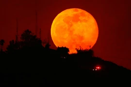 Trăng máu là gì? Giải mã ý nghĩa của hiện tượng 