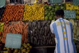 Argentina lạm phát hơn 100% sau hơn 30 năm