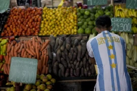 Argentina lạm phát hơn 100% sau hơn 30 năm