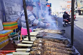 Cá lóc nướng ngày vía Thần Tài đắt hàng ở miền Nam