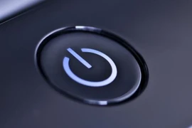 Lý do bạn nên tắt máy tính mỗi đêm?