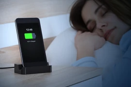 Apple cảnh báo nguy hiểm tiềm ẩn khi sạc iPhone qua đêm