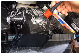 Bao lâu thì nên vệ sinh khoang máy ô tô 1 lần?