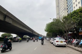 Hà Nội: Nghiên cứu cho phép đậu xe ở lòng đường, hè phố