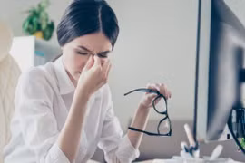 Cách bảo vệ mắt của bạn khi sử dụng máy tính thường xuyên