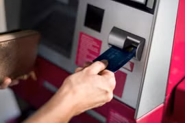 4 lưu ý quan trọng khi rút tiền bằng thẻ ATM, bạn nên biết