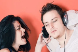 6 tác hại tiềm ẩn khi đeo tai nghe quá nhiều