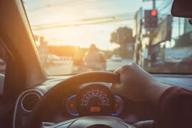 Tài xế cần lưu ý gì khi lái xe trong mùa hè nắng nóng?