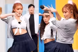 Đỏ mặt trước mỹ nhân mặc đồng phục học sinh như áo ngực