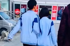 Phụ huynh ưng ngay với mẫu đồng phục 'chống yêu sớm'