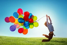 Trẻ bị bỏng vì nổ bóng bay, sơ cứu tại nhà thế nào?