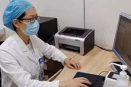 Bé 4 tuổi ho mãi không khỏi vì thói quen của ông nội