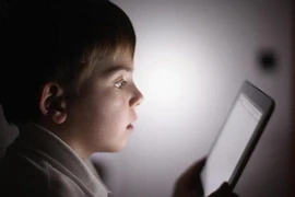 Giật mình thói quen khiến trẻ giảm thị lực, số 3 bất ngờ nhất