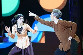 Nhập viện vì kiệt sức, “bà già” Chi Pu vẫn nhảy sung