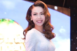 Yến Trang diện cả cây trắng đi xem Bước nhảy hoàn vũ