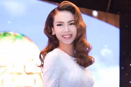 Yến Trang diện cả cây trắng đi xem Bước nhảy hoàn vũ