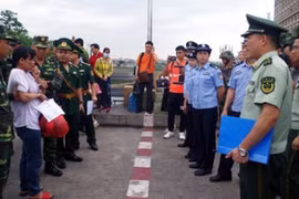 Hai cô gái sinh đôi bị bạn của mẹ lừa bán sang Trung Quốc làm vợ người khác