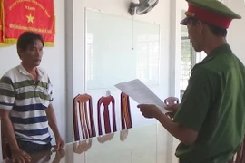 Gã hàng xóm nhiều lần dụ dỗ xâm hại bé gái 14 tuổi