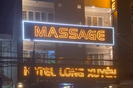 Bị xù tiền “bo” đêm Noel, nữ tiếp viên đâm chết khách làng mát-xa