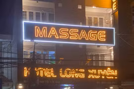 Bị xù tiền “bo” đêm Noel, nữ tiếp viên đâm chết khách làng mát-xa