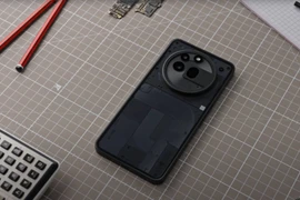 Cận cảnh Nothing Phone 3a Pro giá rẻ, siêu khỏe, thiết kế có một không hai