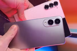 Trên tay Galaxy S25 Edge siêu mỏng, lộ cấu hình đặc biệt